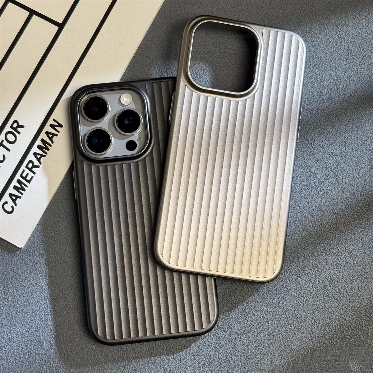 Estuche con revestimiento mate y diseño corrugado para iPhone