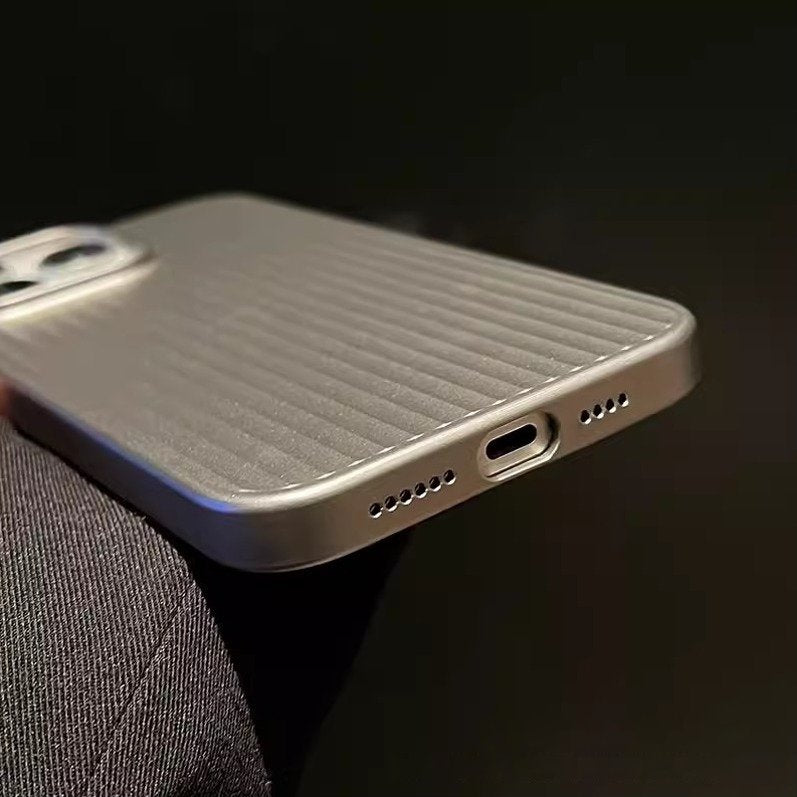 Estuche con revestimiento mate y diseño corrugado para iPhone