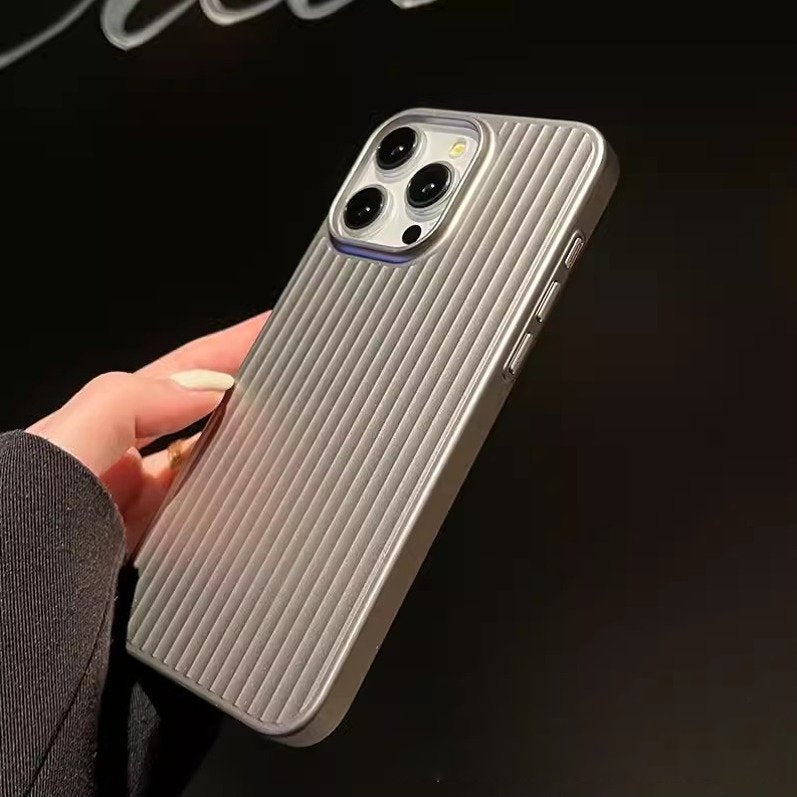 Estuche con revestimiento mate y diseño corrugado para iPhone