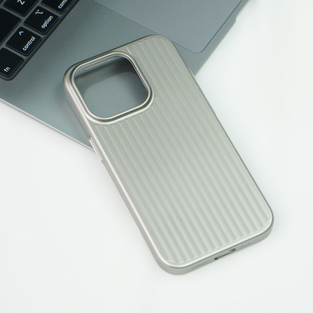 Estuche con revestimiento mate y diseño corrugado para iPhone