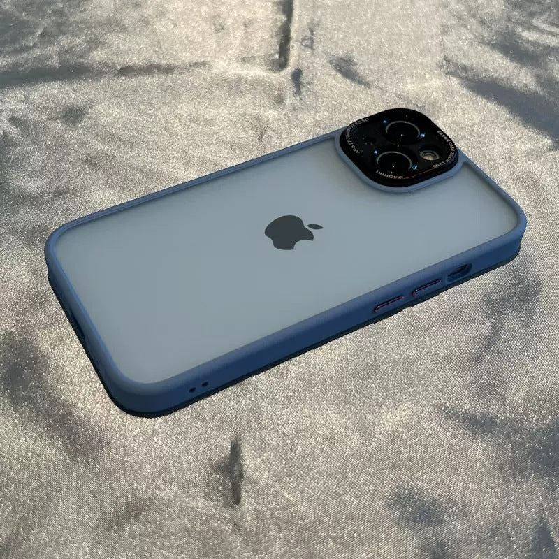 Funda para iPhone con acabado esmerilado y lente de metal