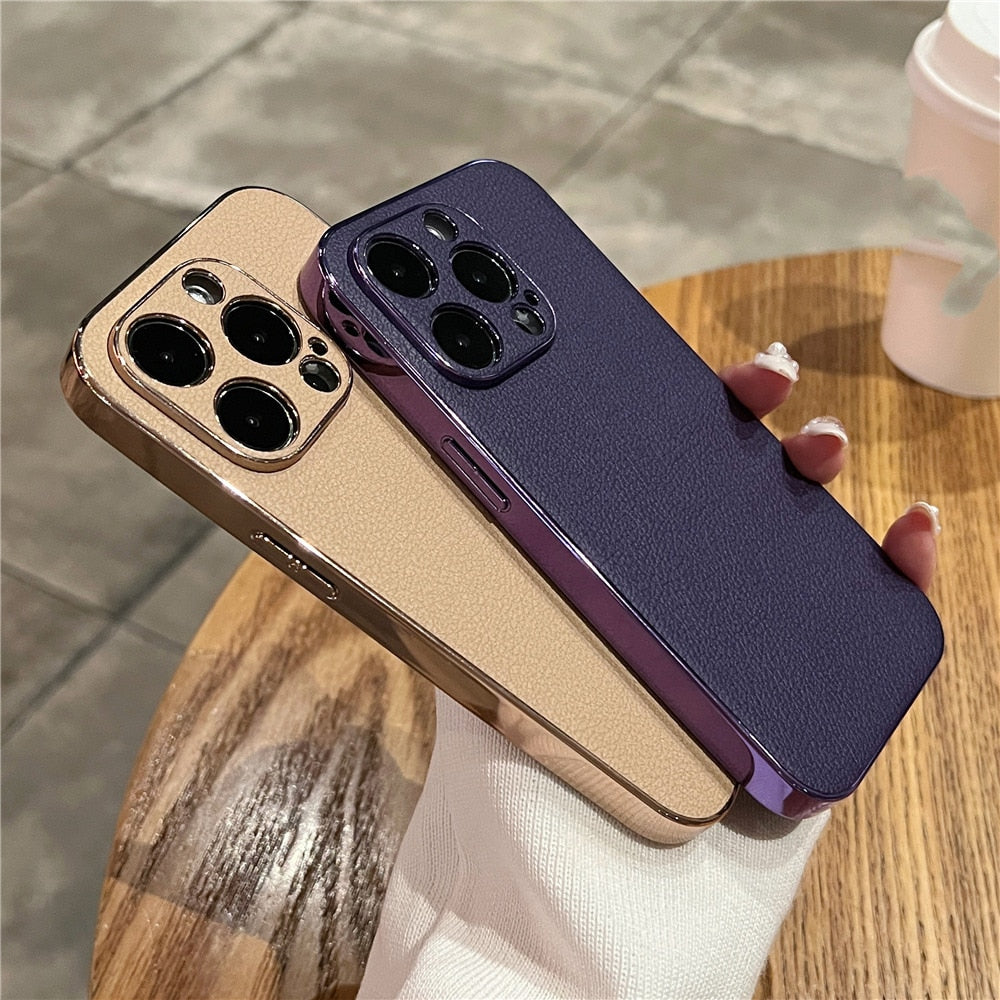 Funda para iPhone con laterales chapados y parte trasera de cuero 