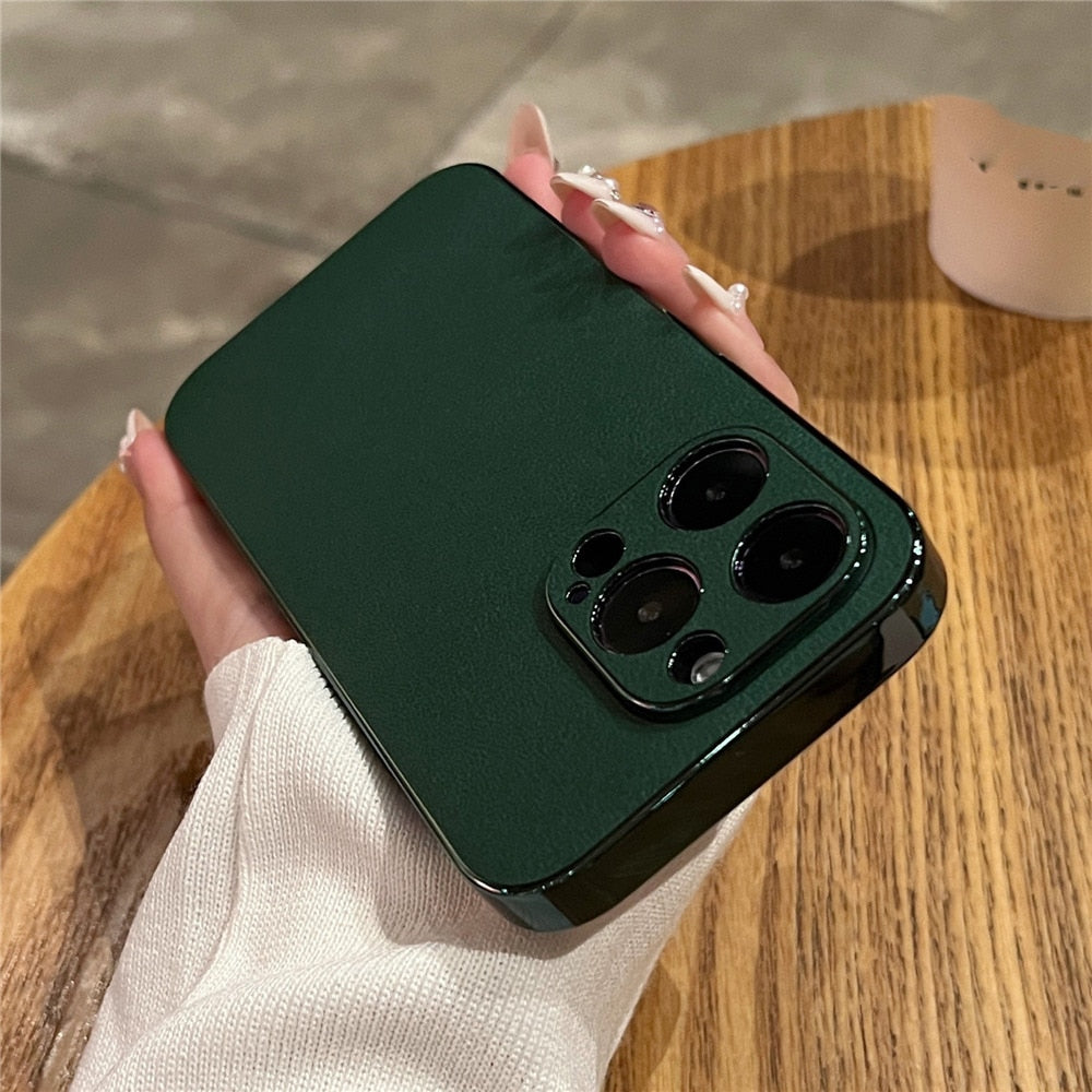 Funda para iPhone con laterales chapados y parte trasera de cuero 