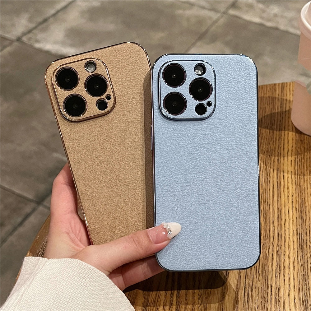 Funda para iPhone con laterales chapados y parte trasera de cuero 