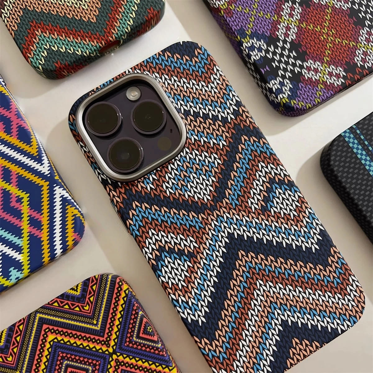 Funda para iPhone con diseño de suéter trenzado con mandala 