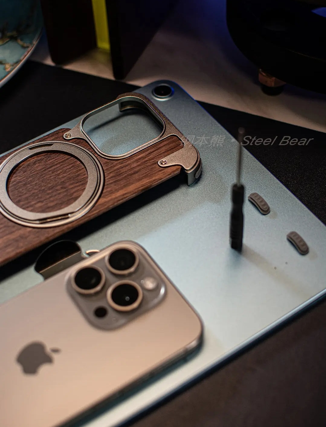 Funda para iPhone de madera maciza y metal