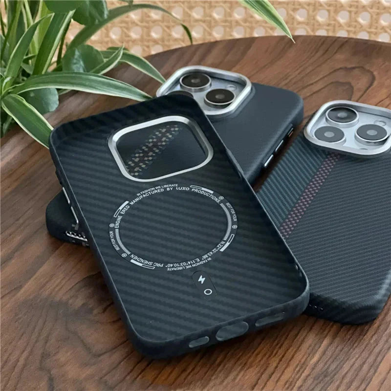 Funda para iPhone con diseño geométrico de carbono de Sophistico 