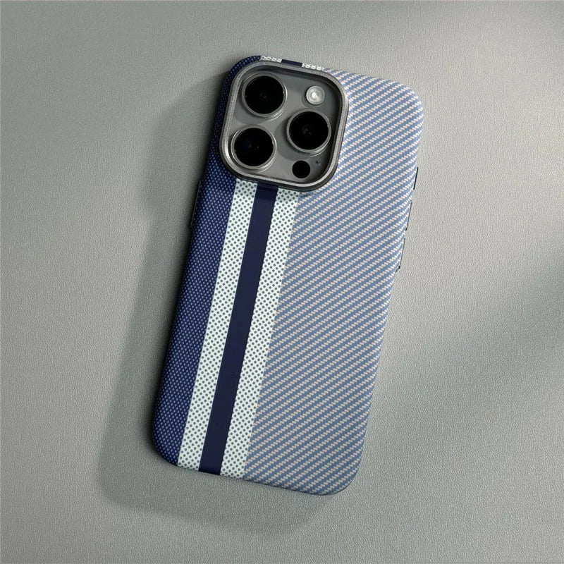 Funda para iPhone con estampado de fibra de carbono a rayas 