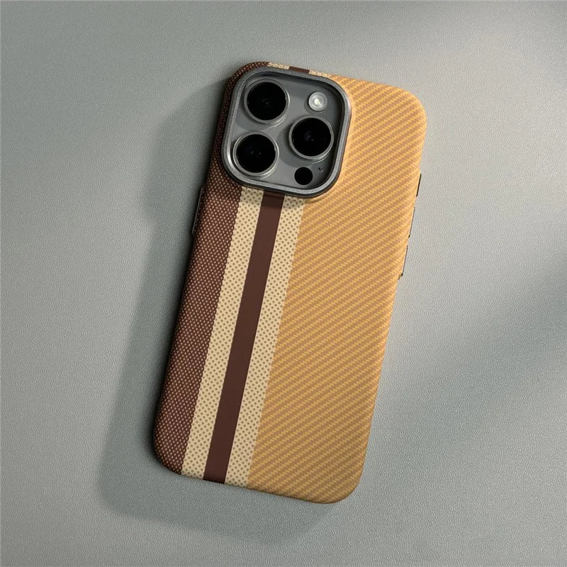 Funda para iPhone con estampado de fibra de carbono a rayas 