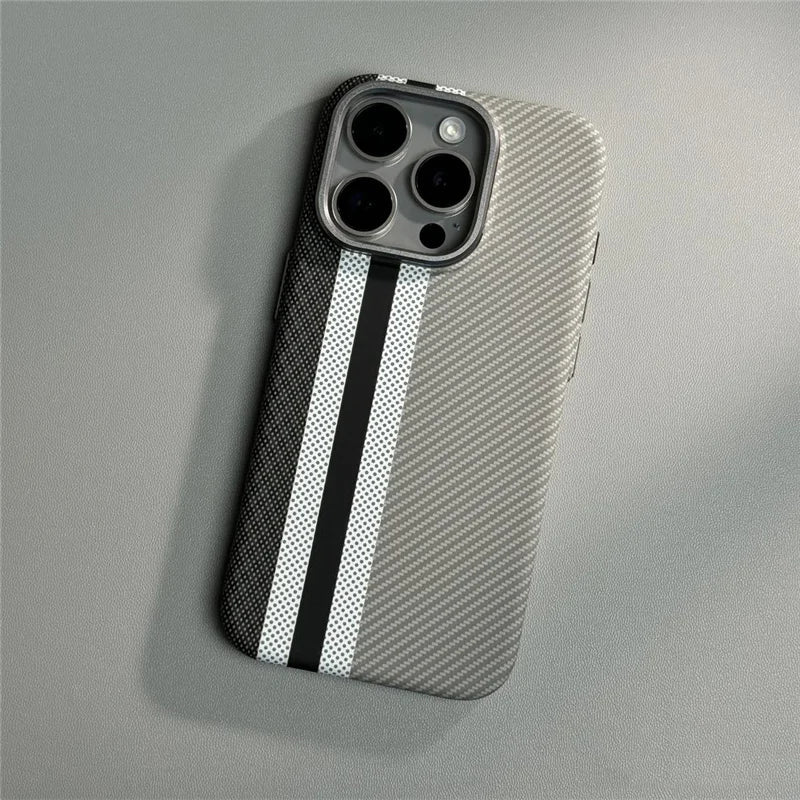 Funda para iPhone con estampado de fibra de carbono a rayas 